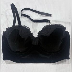 Victoria’s Secret Dream Angels Lined Strapless Velvet Lace Trim Bandeau 34C